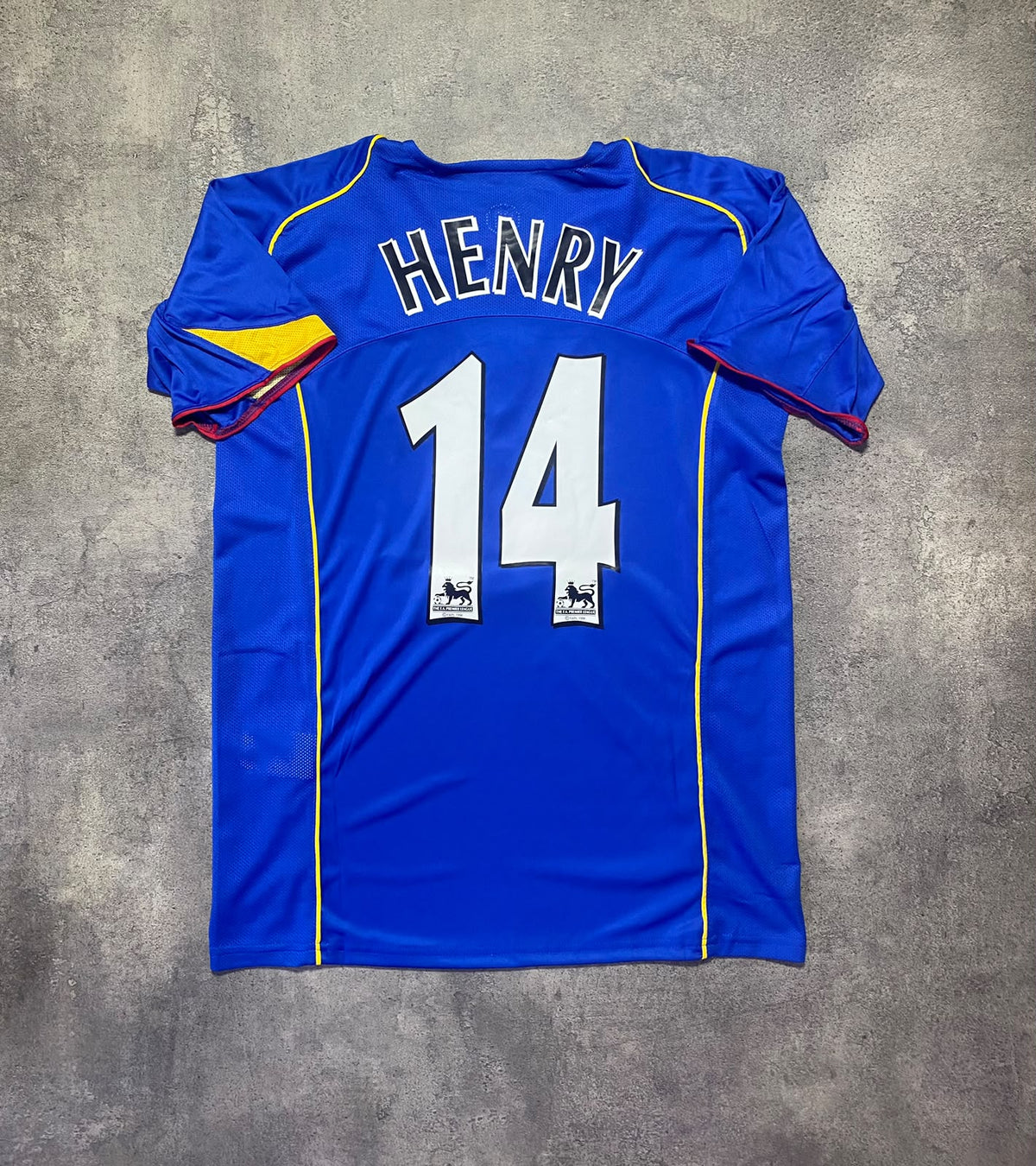 Arsenal 04/05 away jersey