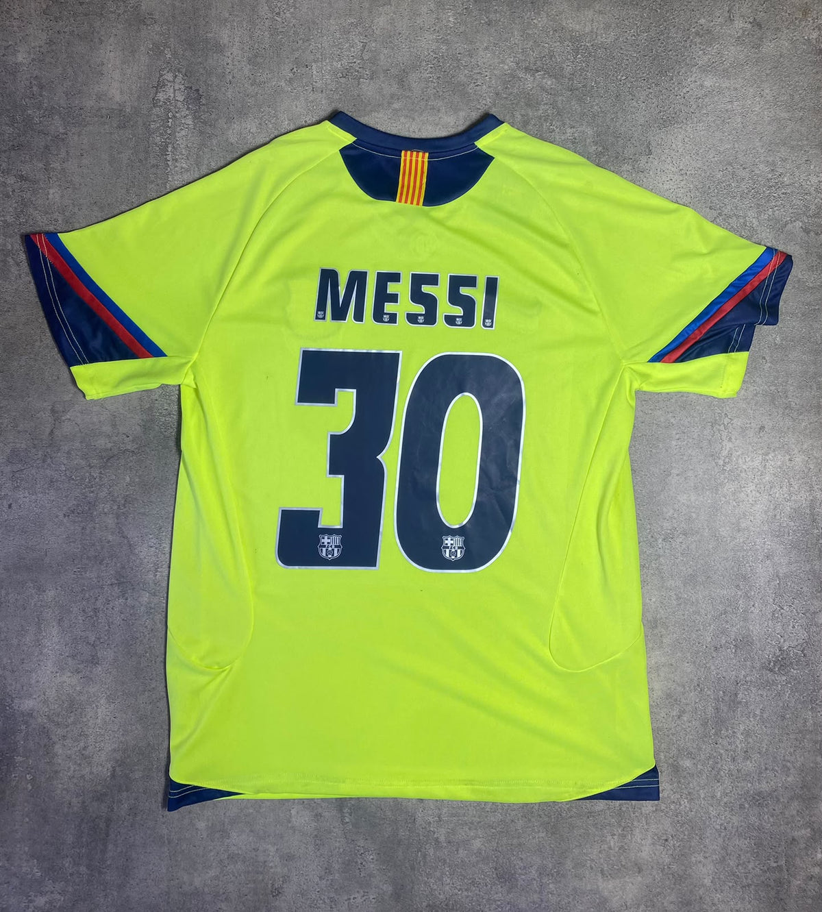 Barcelona 05/06 away jersey