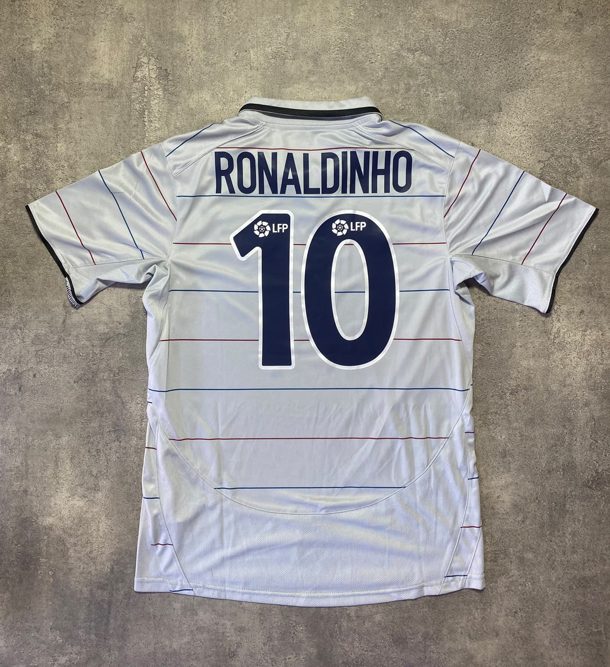 Barcelona 03/04 away jersey