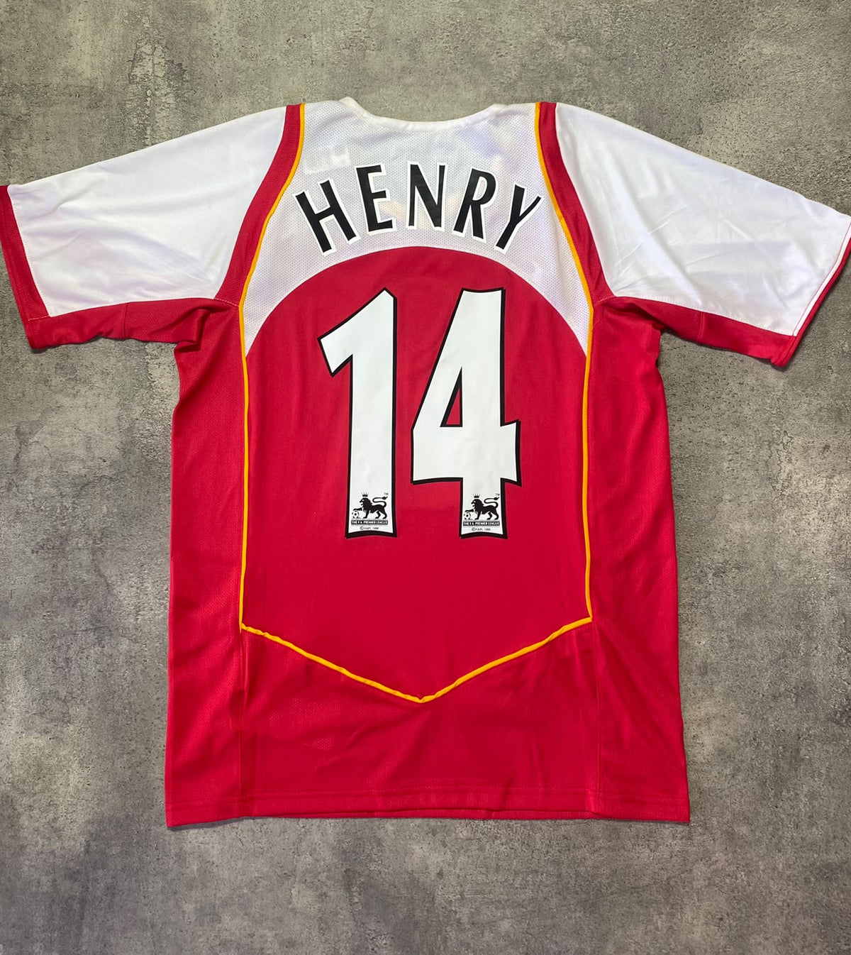 Arsenal 04/05 home jersey