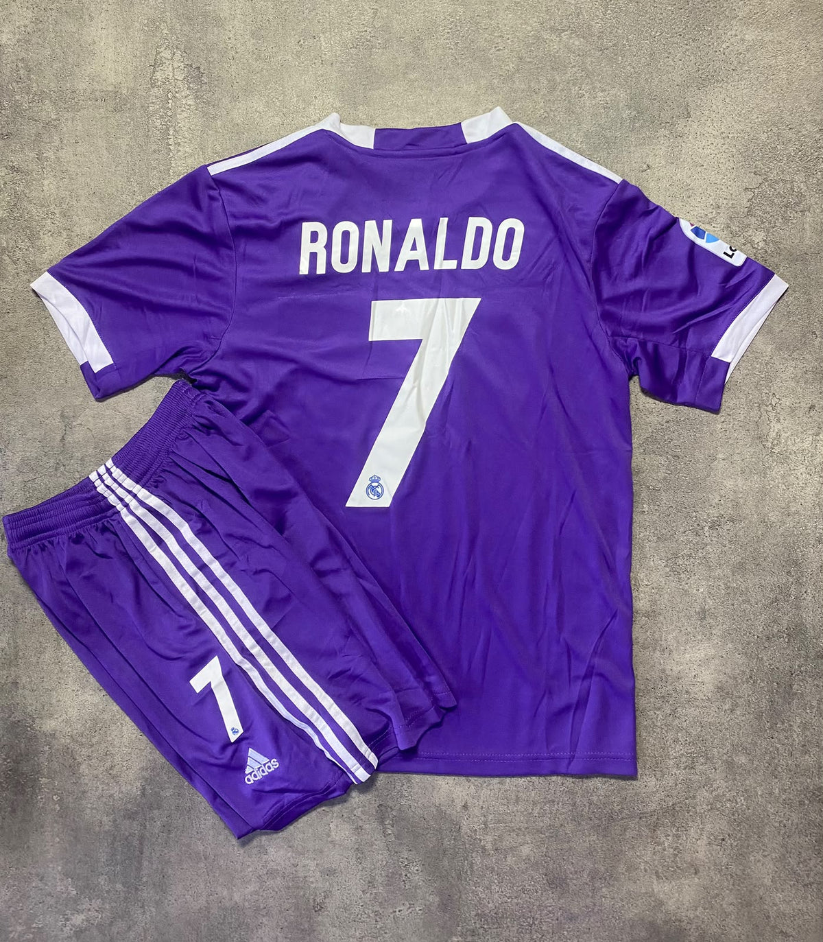 Real Madrid 16/17 away kit